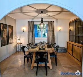 La Maison Bleue - Image 1