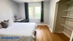 Cozy room With Shared Bath near Bayview York Mills - Image 3