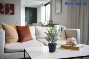 Stylish and Spacious 2 Bedroom 2 Bathroom Apartment - Image 1