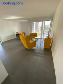 Upper Floor - Image 2