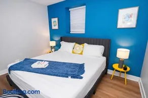 Modern 3BR Chicago Downtown Apartment Near Loyola University & Lakefront - Image 3