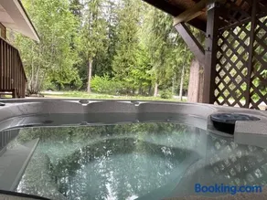 Vibrant Forest Retreat - Game Room, Spa, Fire Pit - Sleeps10 - Image 2