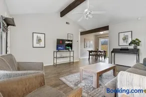Pets Welcome Great Space Backyard Near Zilker - Image 4