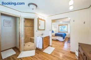 Bright & Cozy House Centennial Littleton 4 Bed 3 Bath - Image 4