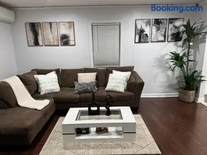 Luxury Duplex in Pelham Gardens - Image 3