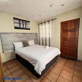 Blue Lantern Bed and Breakfast - Image 4