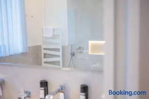 Sofia Apartments - Deluxe Mountain View - Image 3