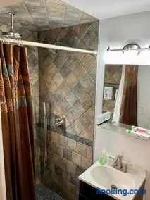 Charming Studio in the Heart of Springfield - Image 1