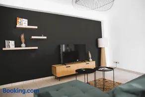 Stylish City Apartment with 2BR - Image 1