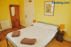 The Dolphin Inn Hostel - Image 5
