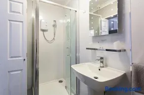 Sandcliff Guest House - Image 4