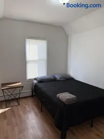 Private house with 4 bedrooms 2 bathrooms, NYC direct bus 1 block away, MetLife Stadium FIFA World Cup 30 minutes away - Image 3