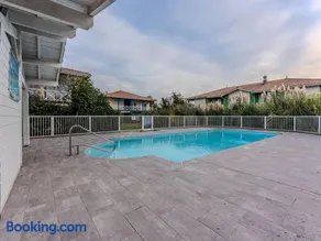 Appartement Charmant Avec Piscine Au 1er Etage, Proche Centre Et Lac, 4 Personnes - Image 1