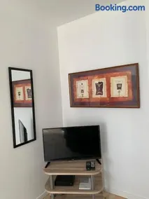Attractive modern apartment - Image 3