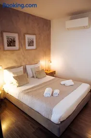 Portugal Alma - Oporto Guesthouse - Private Heated Pool - Image 3