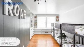 5BR 2BA Fun Family Home Sleeps 12 Pinball TVs 15m DT - Image 1