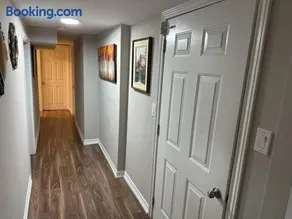 Affordable stay near the OPG TV and parking - Image 2