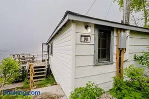 3-bedroom Lakeview Cottage - Rockwood #8 - Image 1