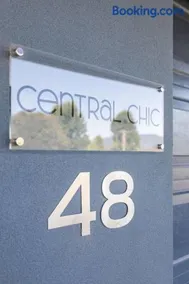 Central Chic- Beautifully appointed townhouse - Image 3