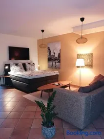 Ferienwohnung Schuhmann Therme Aquapulco Ikuna Erlebnispark Zoo Schmiding 20 min mit Auto entfernt mit Wintergarten und Garten ab 3 Nächte buchbar - Image 1
