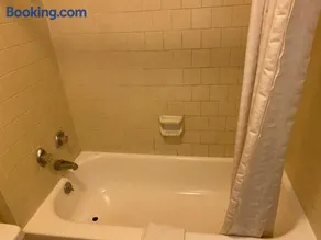 Budget Inn - Image 3