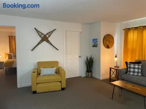 Downtown Yellow Room at Villages on Aurora - Image 2