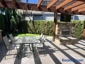 3BR Suite near White Rock Beach Pool & BBQ - Image 4