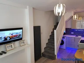 Webb place 2 bedroom apartment ! - Image 2