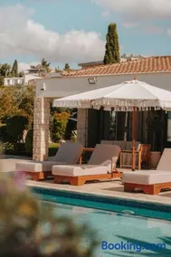 Stylish villa with sea view - Image 2