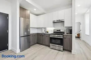 Central Newark Near FIFA Luxe Apt w Gym and Lounge) - Image 1