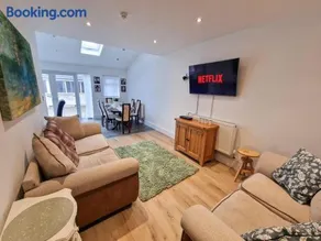 Luxury Sleeps 11 Kirkby Home by City SuperHost - Image 2