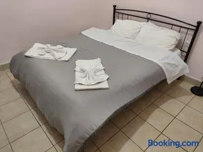 Nikolettas Studios Traditional House - Image 2
