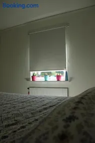 Private room for rent in a villa with garden view - Image 3