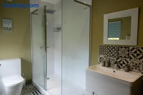 Acorn Apartment - Image 2