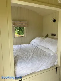 Willow Shepherd Hut - Image 5