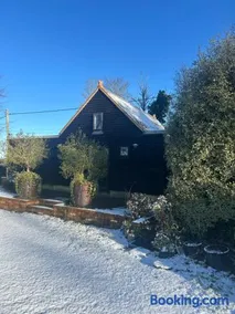 One bedroom converted barn - entire property - Image 2