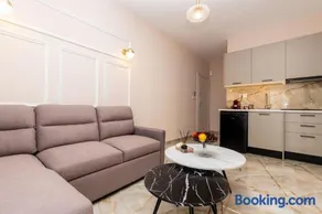 Seaside Apartment Renovated 2BR 1 Minute Walk to the Beach No Car Needed - Image 1