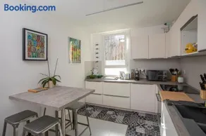 Appartement T3 Traversant Résidence Standing Garage et Piscine Extérieure GRATUITS - Image 3