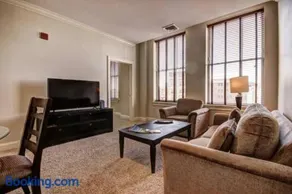 Convention Center apartments free indoor parking - Image 3