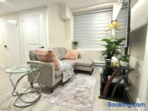 Modern 2BR Suite Private Entrance Parking New - Image 3