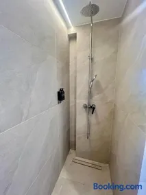Pigeon Beach Hotel Apartments - Image 2