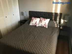 Family friendly spacious with jacuzzi & fireplace! - Image 3