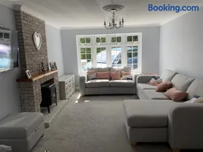 Silverstone - 5 Bed - Sleeps 10 - Image 3