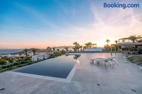 Poolside Retreat - Sea View & Calm Escape - Pearl - Image 2