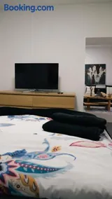 Zentrale Citywohnung mit Küche & privatem Zugang - Image 2