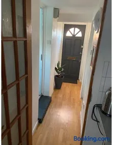 Cozy, modern, 1-bed apartment, free parking, 25 min Heathrow - Image 2