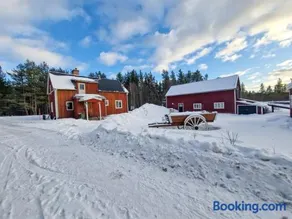 Rustic wooden house in Lillhärdal - Image 1