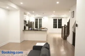 Charming Oakville Getaway - Image 2