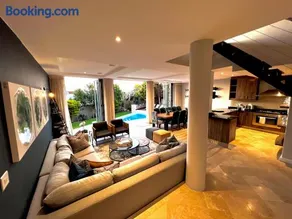 One On Houghton - Image 3