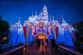 2 Miles to Disneyland -FREE Parking! In Anaheim CA - Image 5